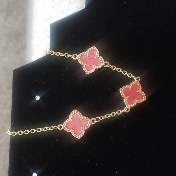 boutique Jewelry - Unbranded Pink and Gold clover bracelet